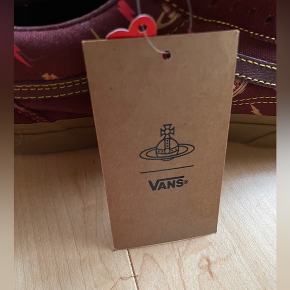 VANSxVIVIENNE WESTWOOD SNEAKERS - Picture 6 of 6